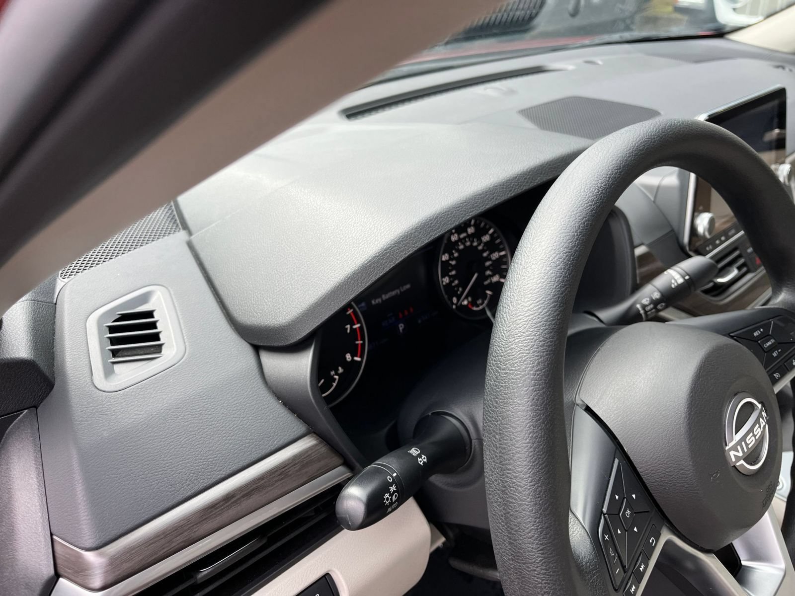 Used 2025 Nissan Altima 2.5 SV FWD image 30