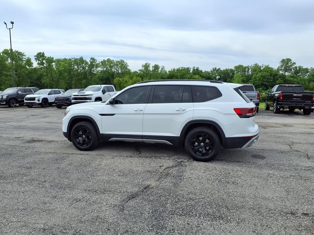 Used 2025 Volkswagen Atlas Peak Edition SE AWD/4WD image 34