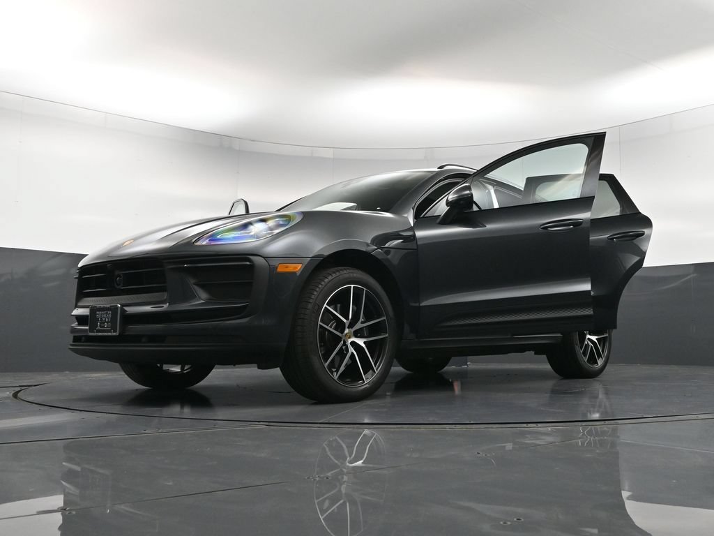 Certified 2026 Porsche Macan AWD/4WD image 37