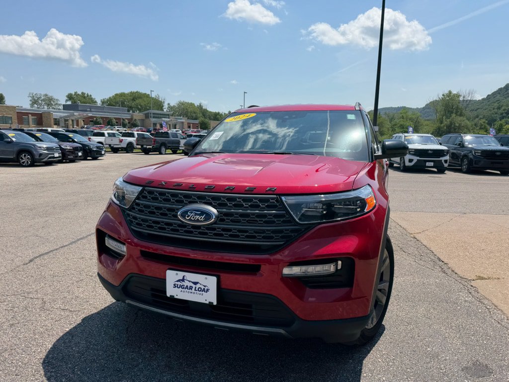 Used 2024 Ford Explorer XLT w/ Equipment Group 202A AWD/4WD image 2