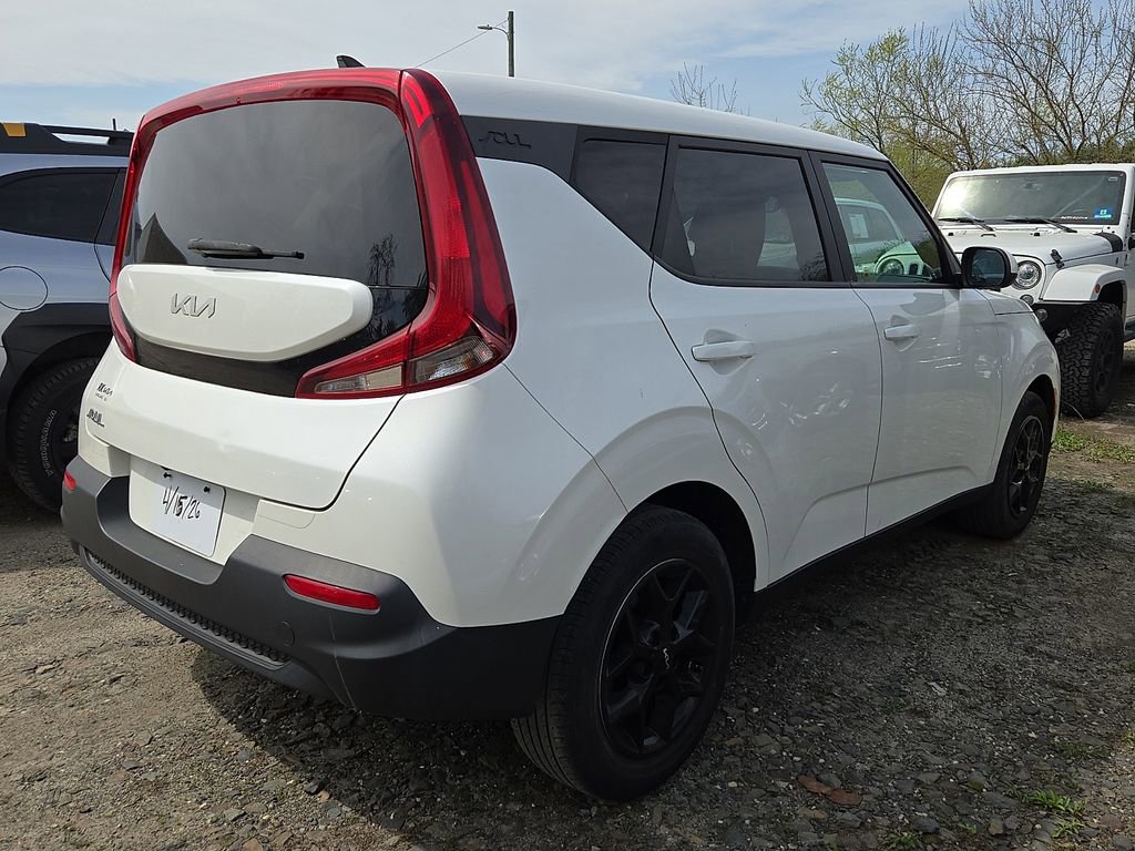 Used 2022 Kia Soul LX w/ Technology Package image 4