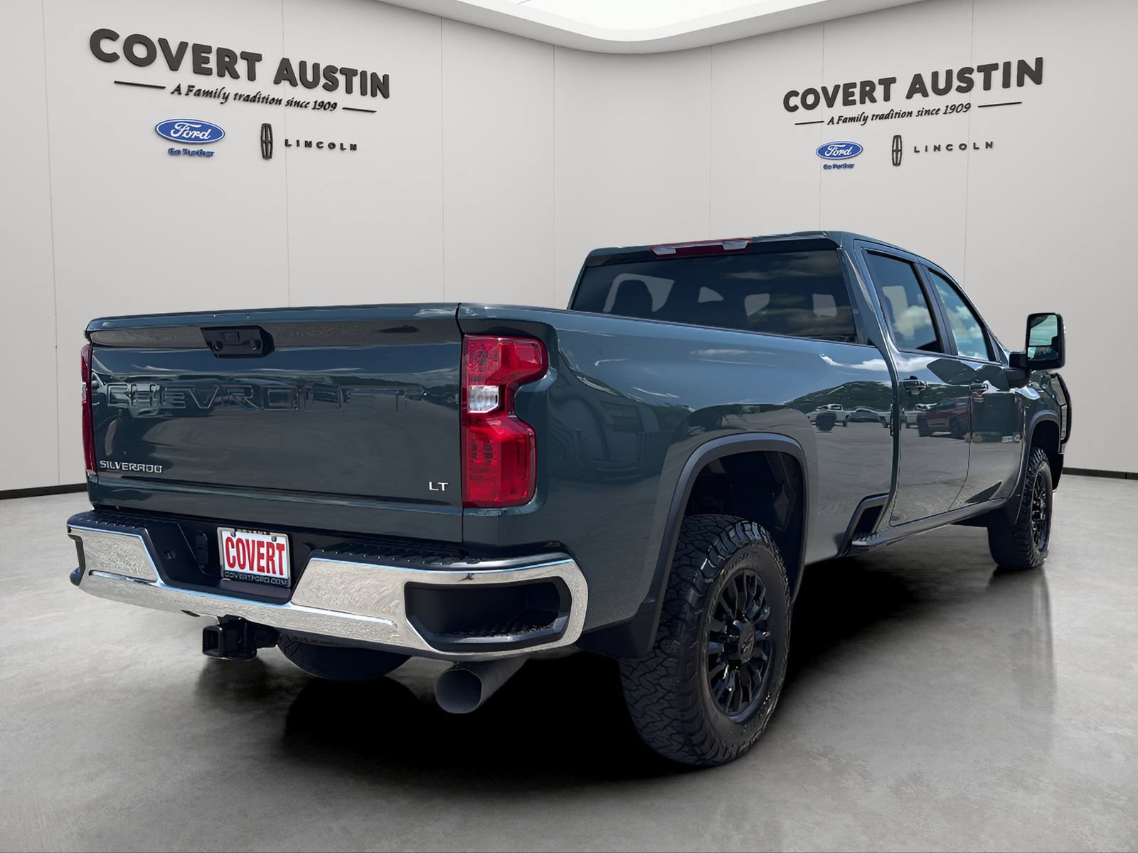 Used 2025 Chevrolet Silverado 3500 LT w/ Convenience Package AWD/4WD image 5