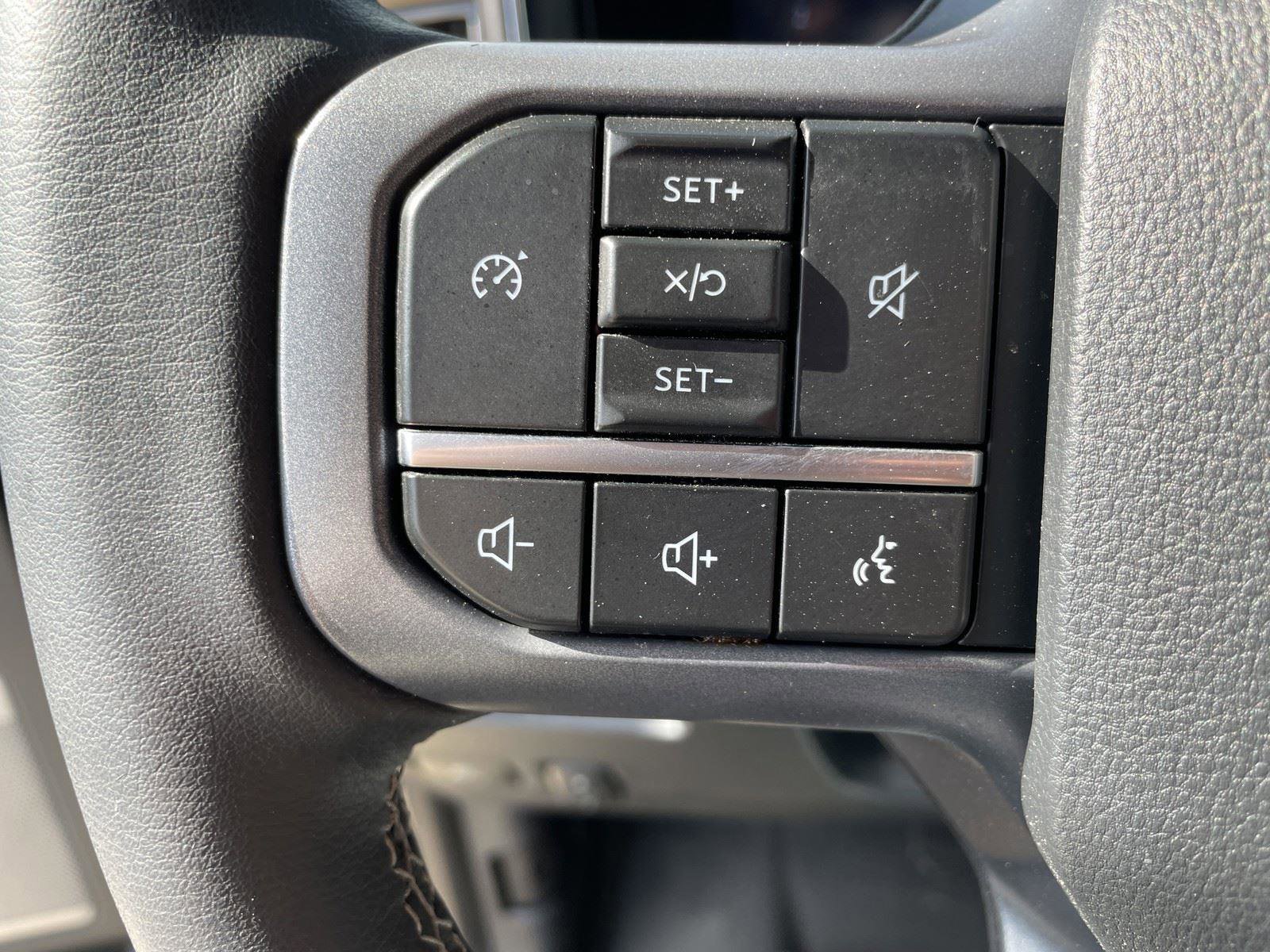 Used 2025 Ford F250 Lariat w/ Chrome Package image 15