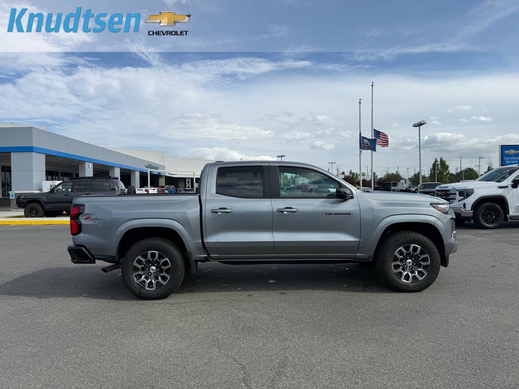 Used 2024 Chevrolet Colorado Z71 w/ Safety Package AWD/4WD image 8