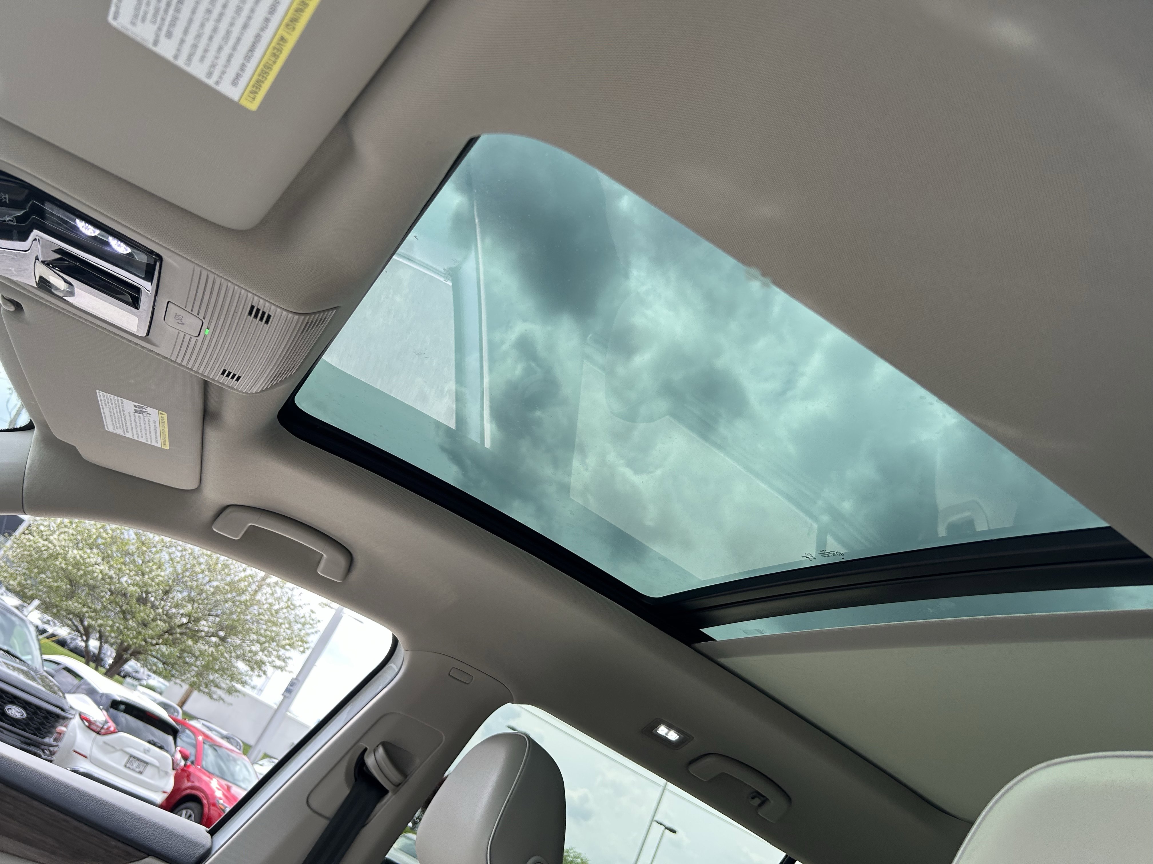 Used 2024 Volkswagen Atlas SEL Premium R-Line image 24