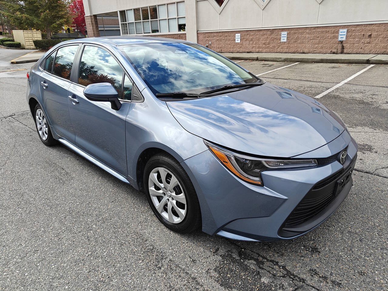 Used 2023 Toyota Corolla LE FWD image 1