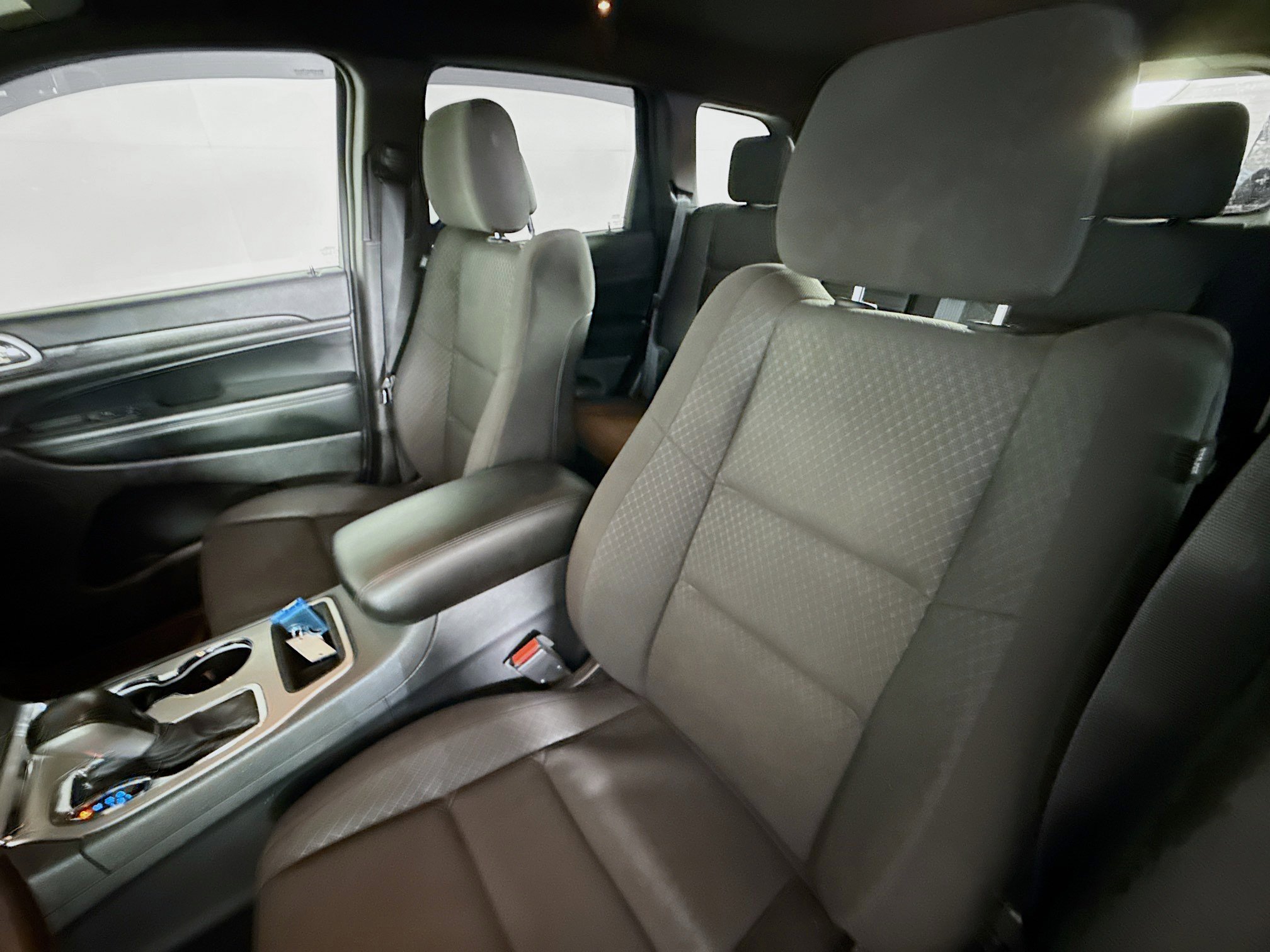 Used 2018 Jeep Grand Cherokee Laredo image 25