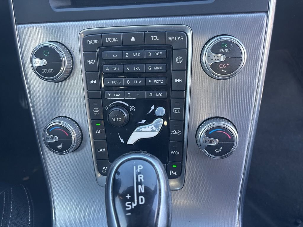 Used 2018 Volvo V60 T5 Dynamic w/ Vision Package image 32
