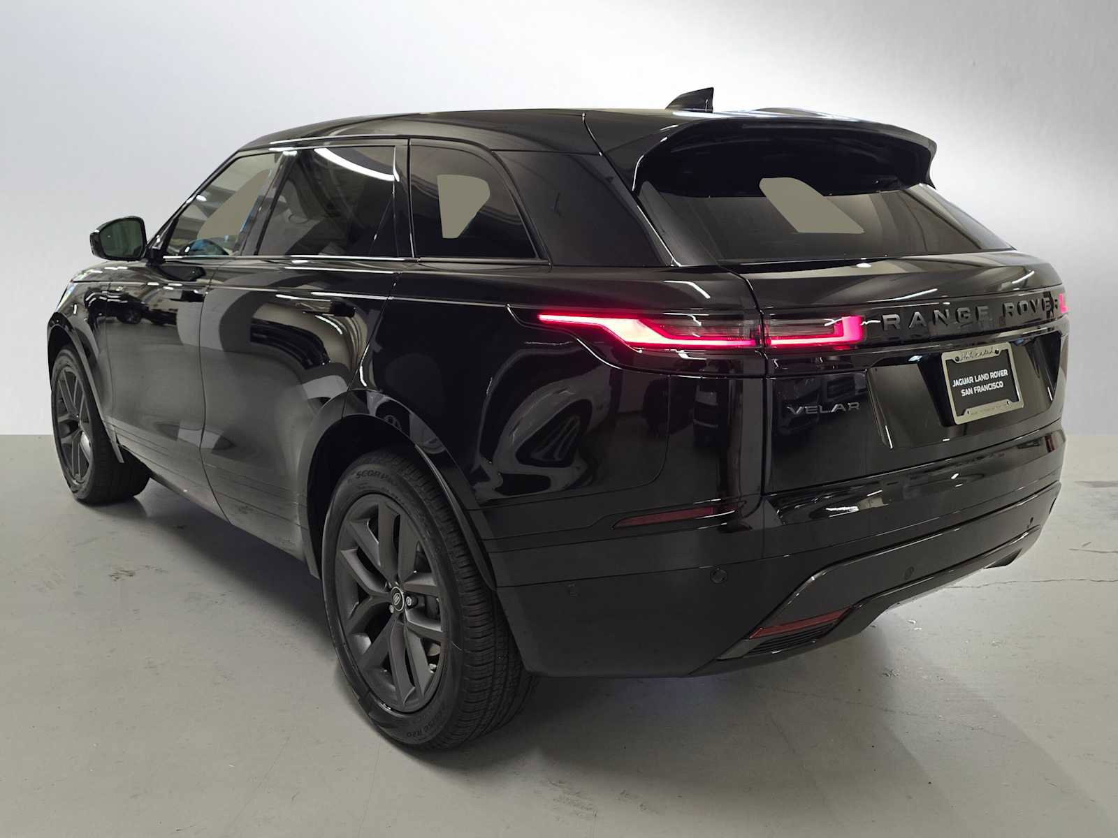 New 2026 Land Rover Range Rover Velar Dynamic SE image 3