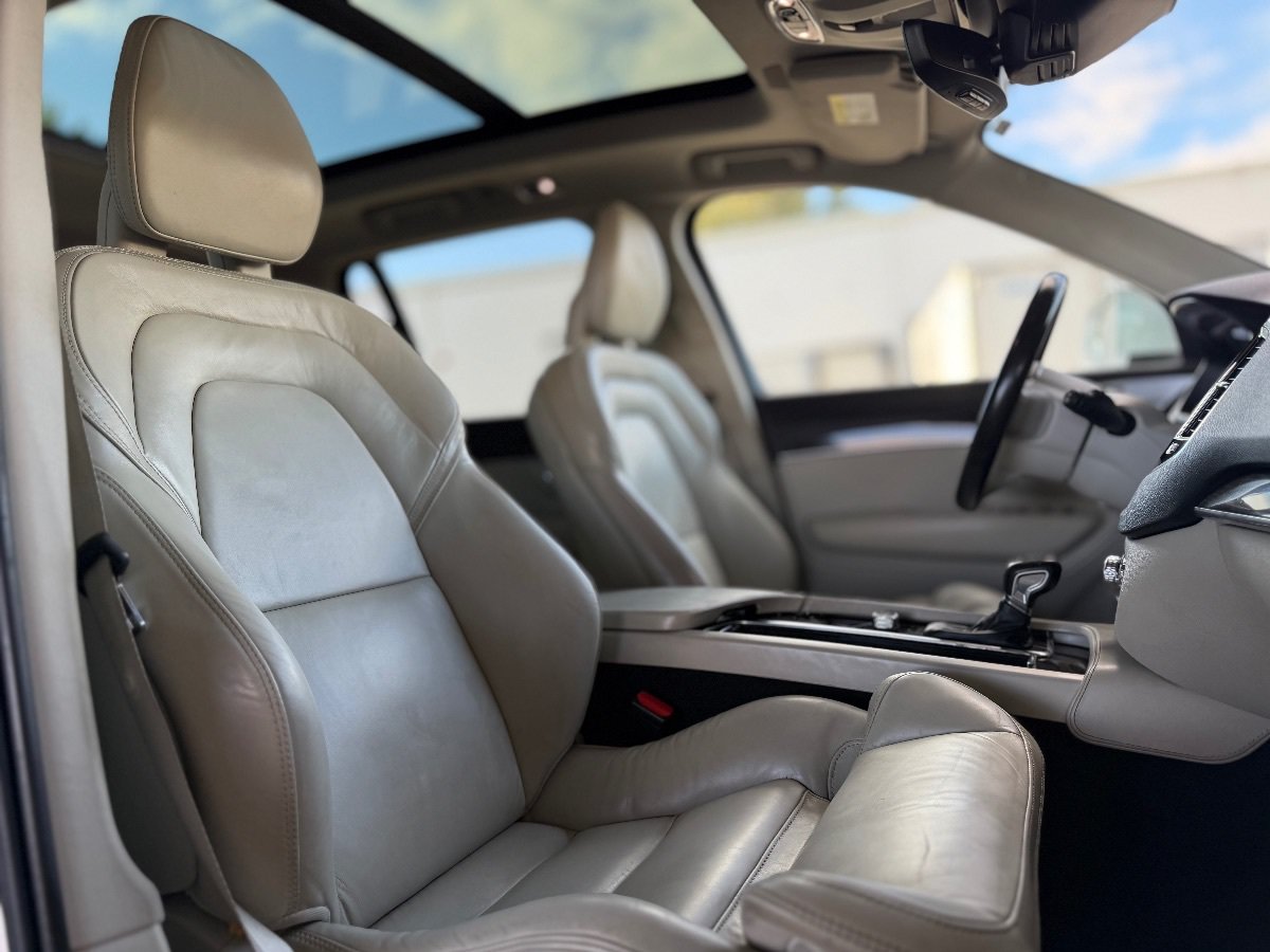 Used 2017 Volvo XC90 T6 Momentum w/ Vision Package AWD/4WD image 14