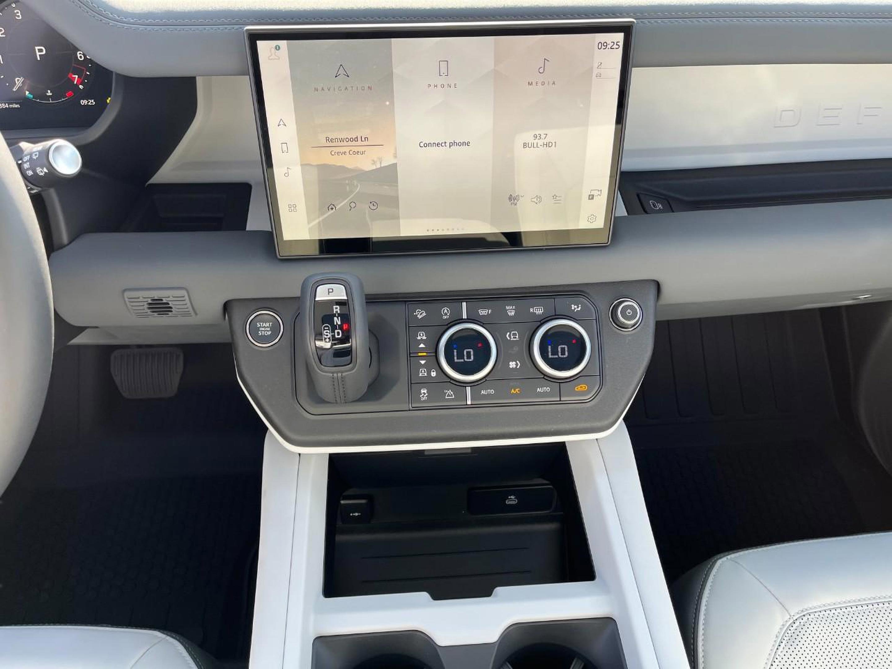 Certified 2025 Land Rover Defender 110 X-Dynamic SE image 16