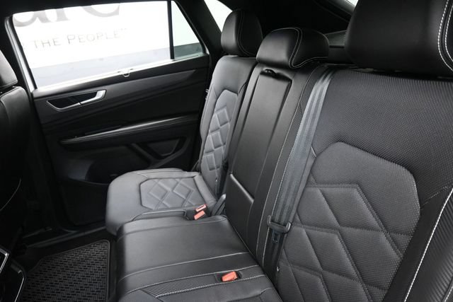 Used 2024 Volkswagen Atlas Cross Sport SE w/ Black Wheel Package FWD image 21