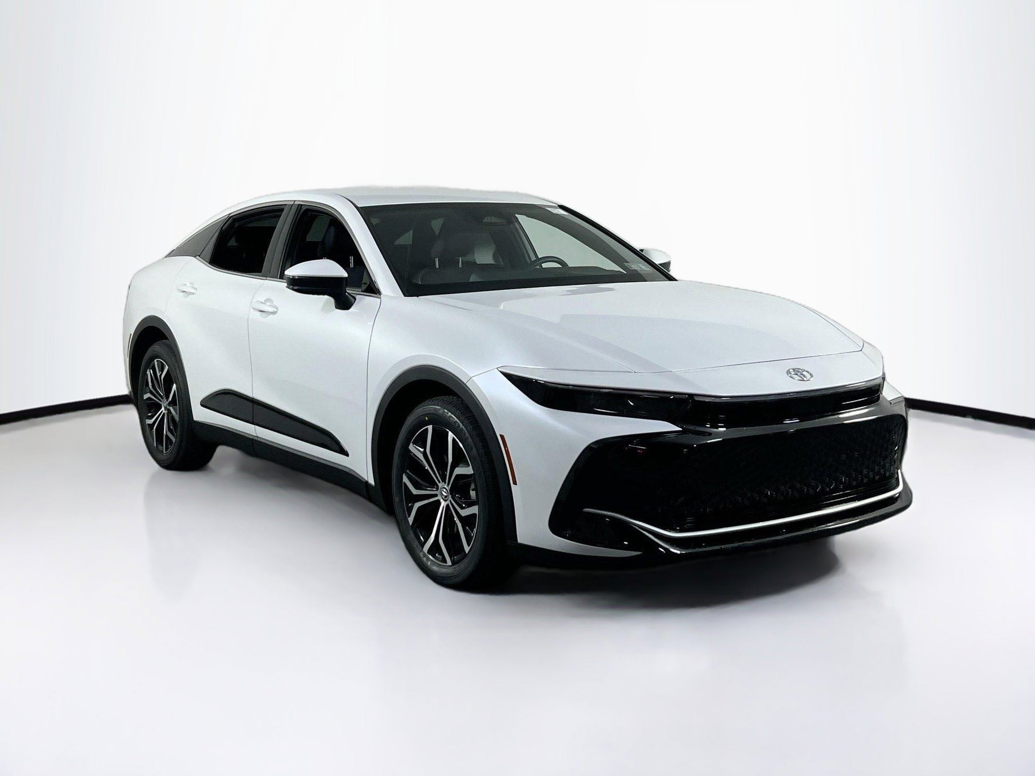 Used 2024 Toyota Crown XLE image 3