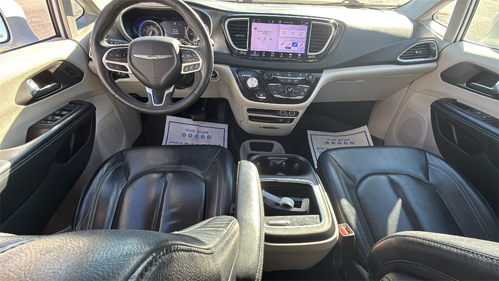 Used 2022 Chrysler Pacifica Touring-L image 14