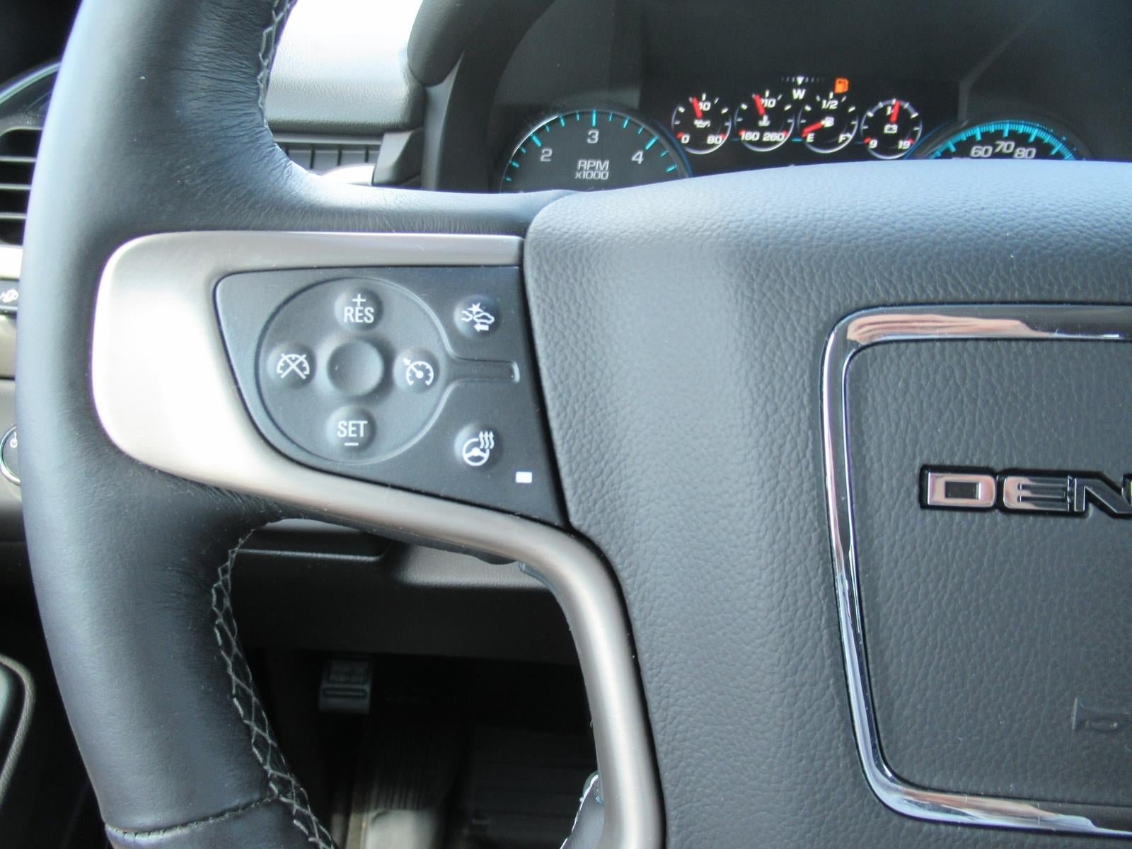Used 2017 GMC Yukon XL Denali RWD image 24