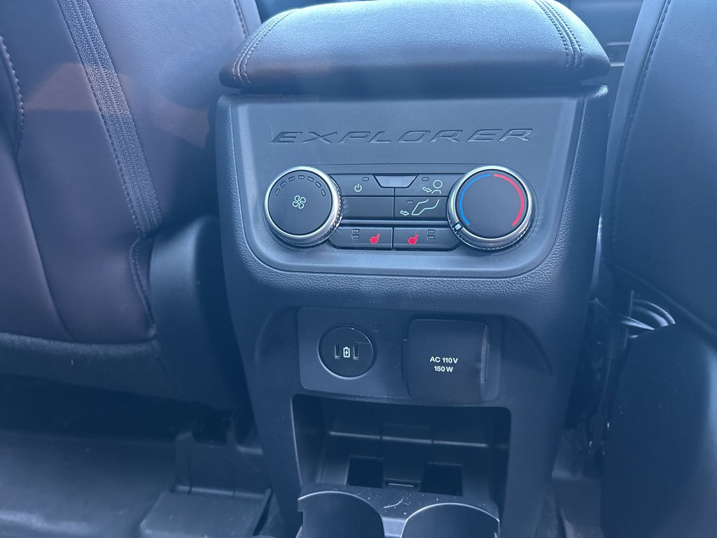 Used 2025 Ford Explorer Platinum image 17