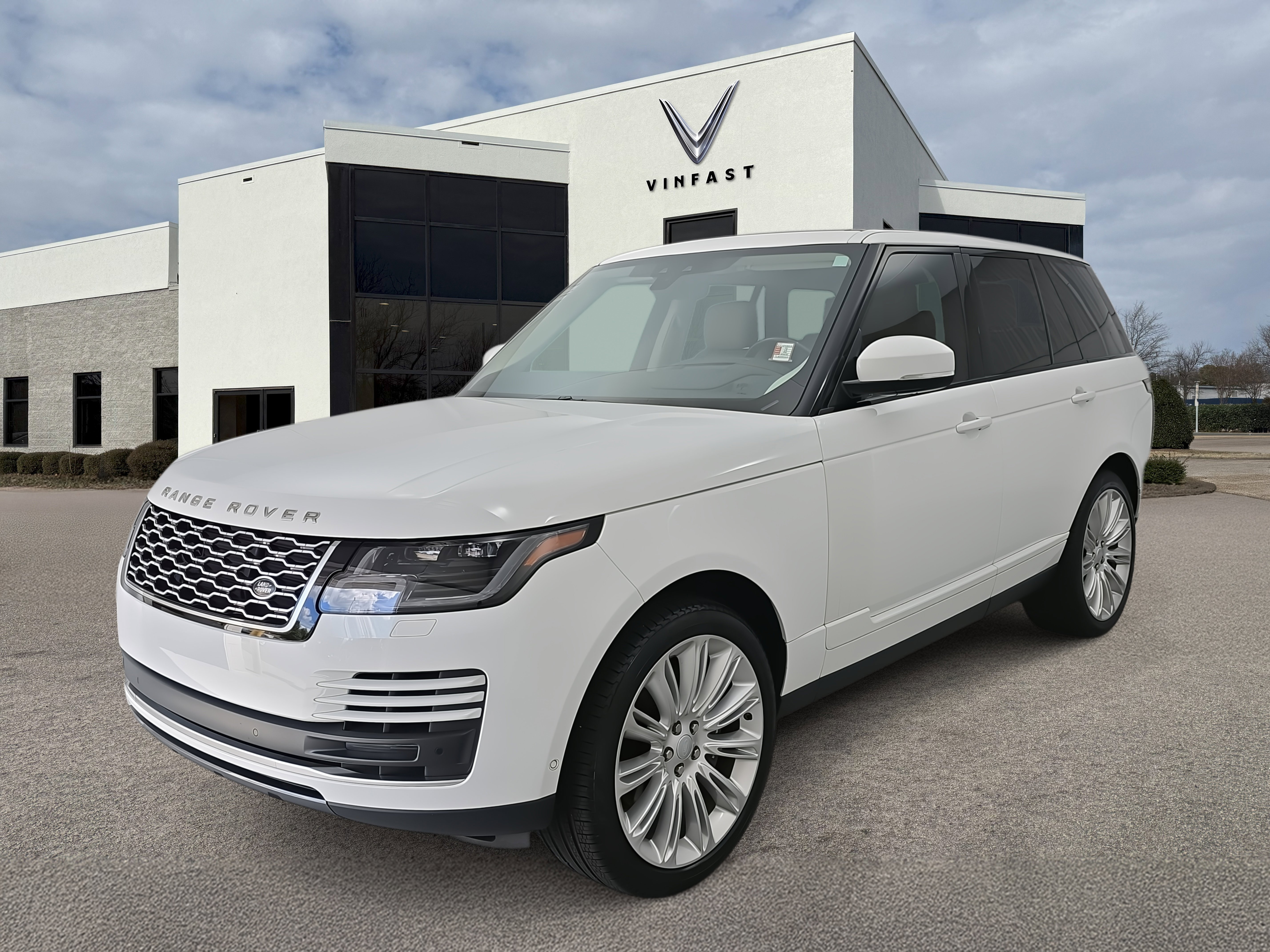 Used 2020 Land Rover Range Rover HSE image 1