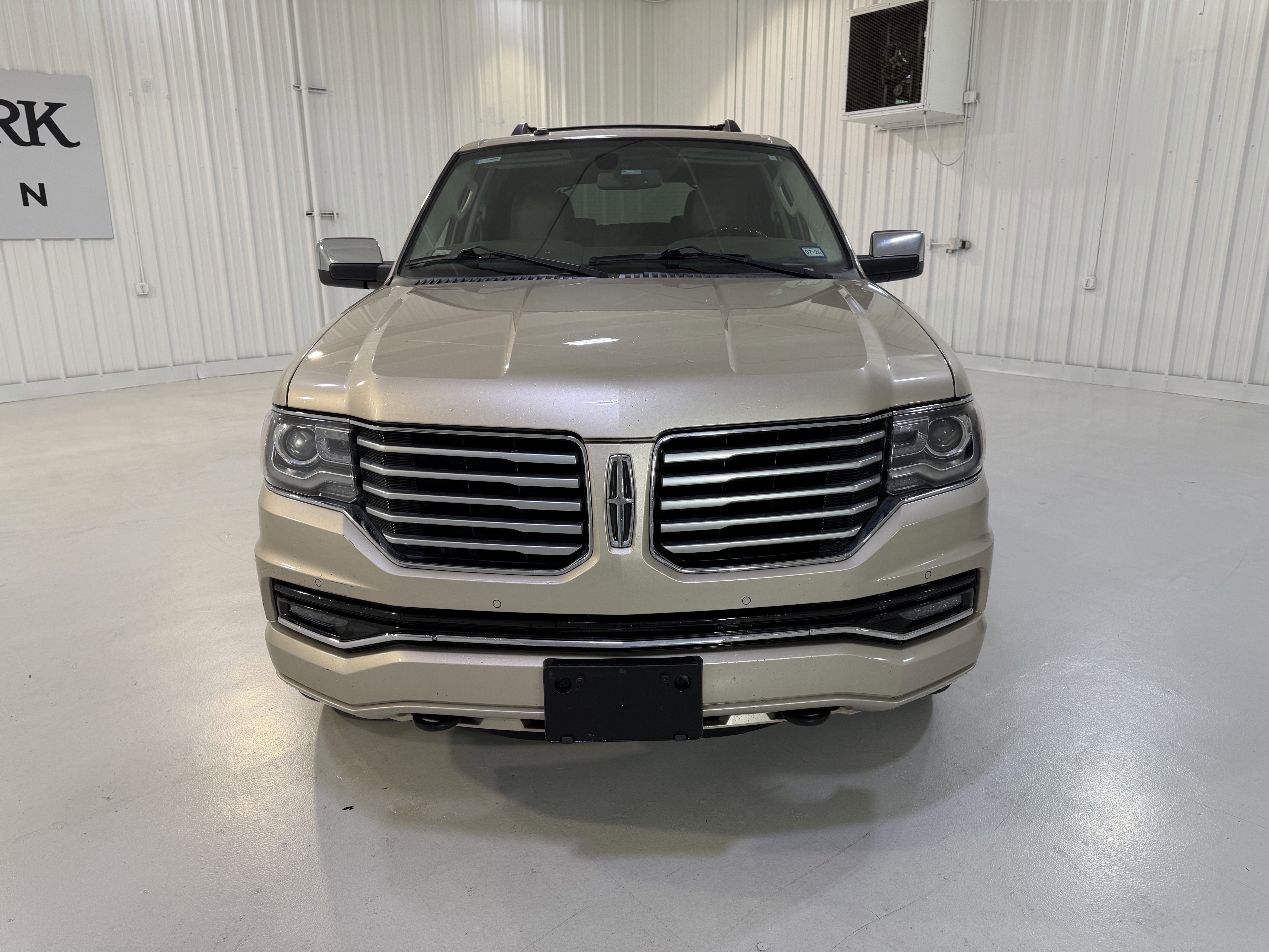 Used 2017 Lincoln Navigator Select RWD image 8