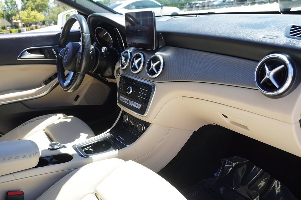 Used 2018 Mercedes-Benz CLA 250 image 12