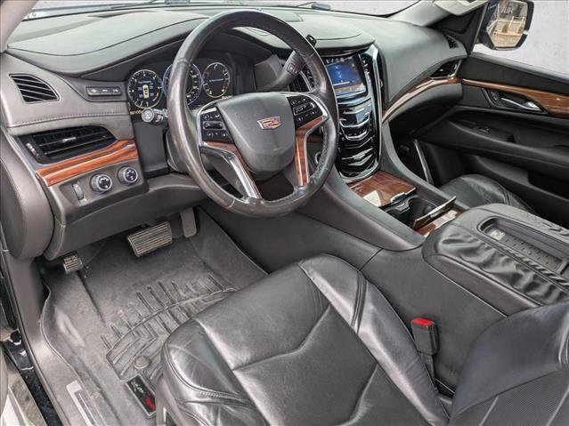 Used 2015 Cadillac Escalade Luxury AWD/4WD image 10