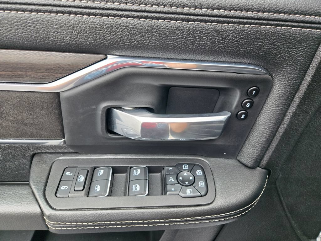 Used 2025 RAM 2500 Laramie AWD/4WD image 14