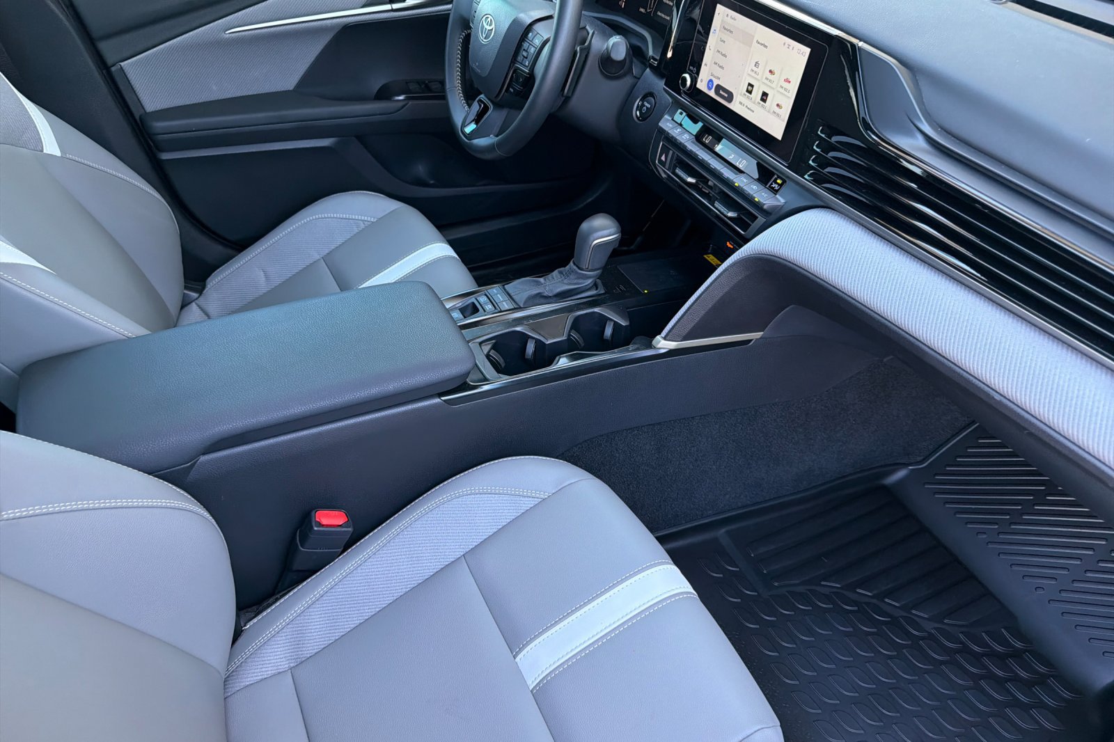 Used 2026 Toyota Camry SE w/ Convenience Package FWD image 19