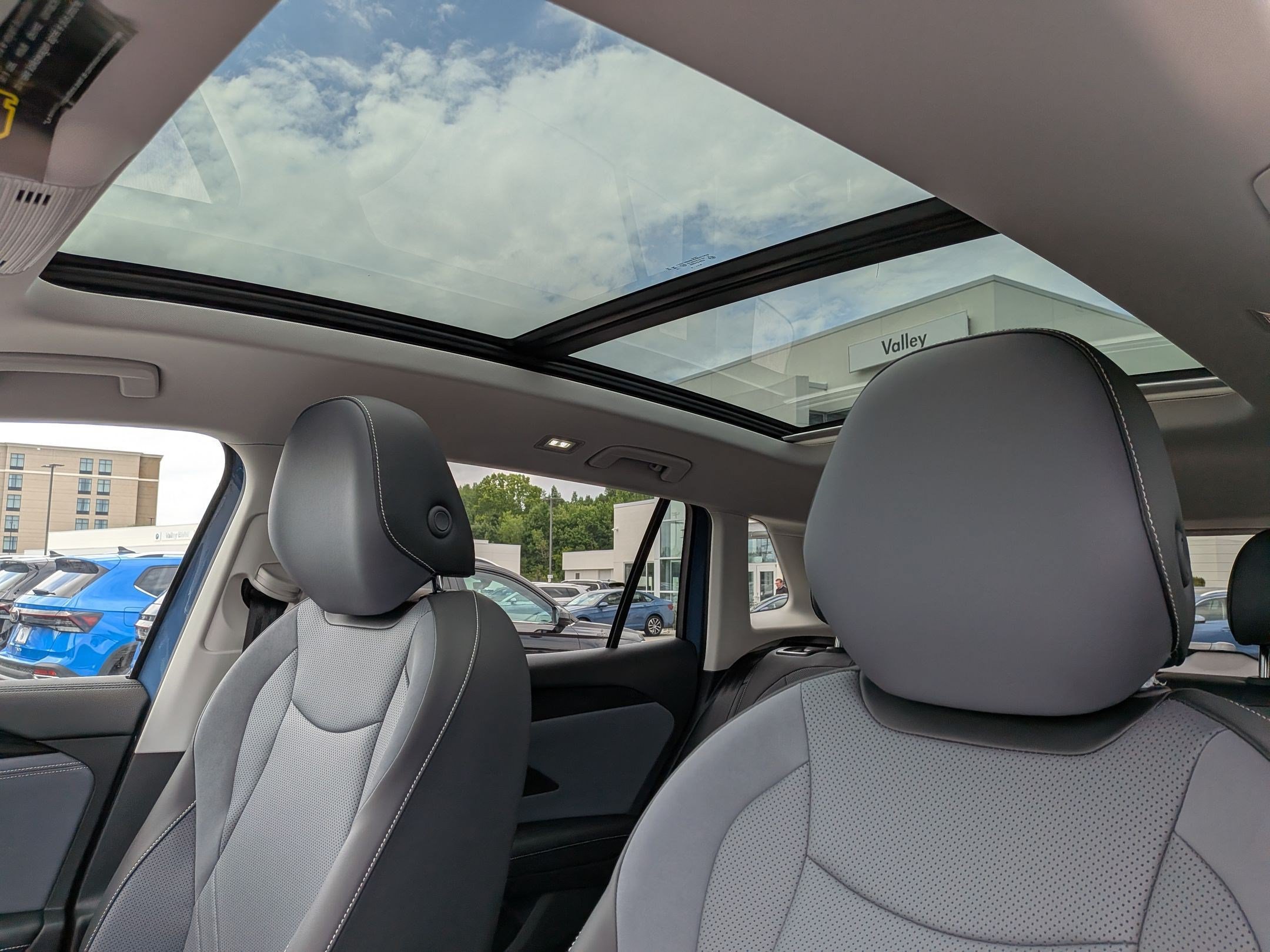 New 2026 Volkswagen Tiguan SE AWD/4WD image 16