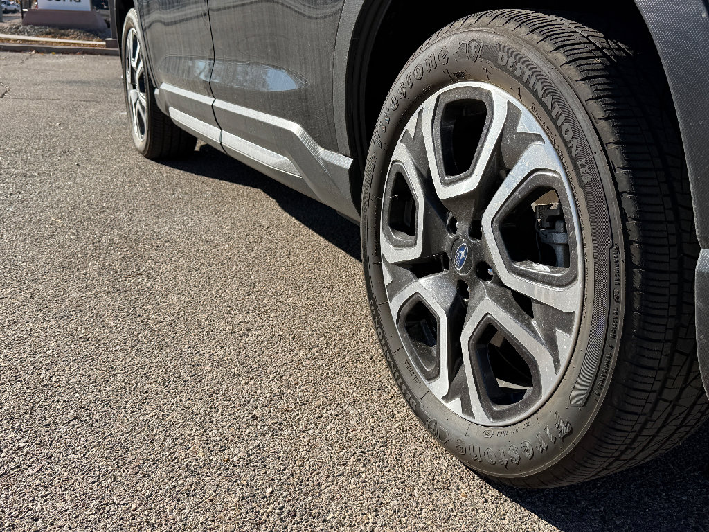 Used 2023 Subaru Ascent Limited image 8