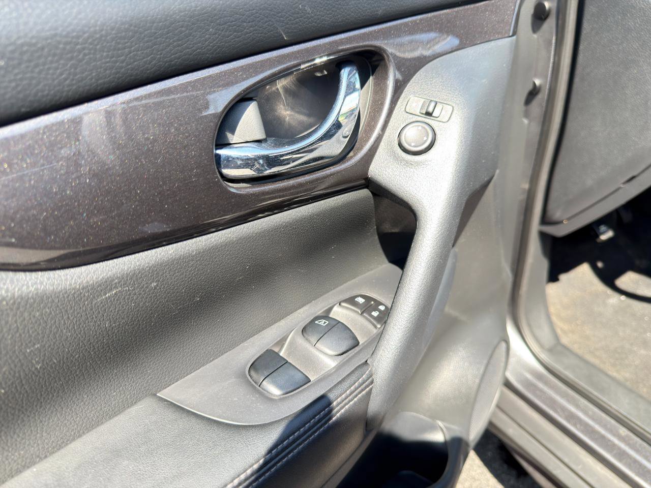 Used 2018 Nissan Rogue S w/ S Value Package image 31