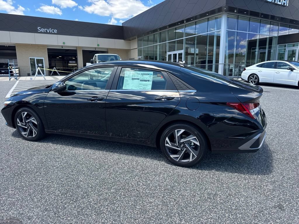 New 2026 Hyundai Elantra Limited FWD image 6