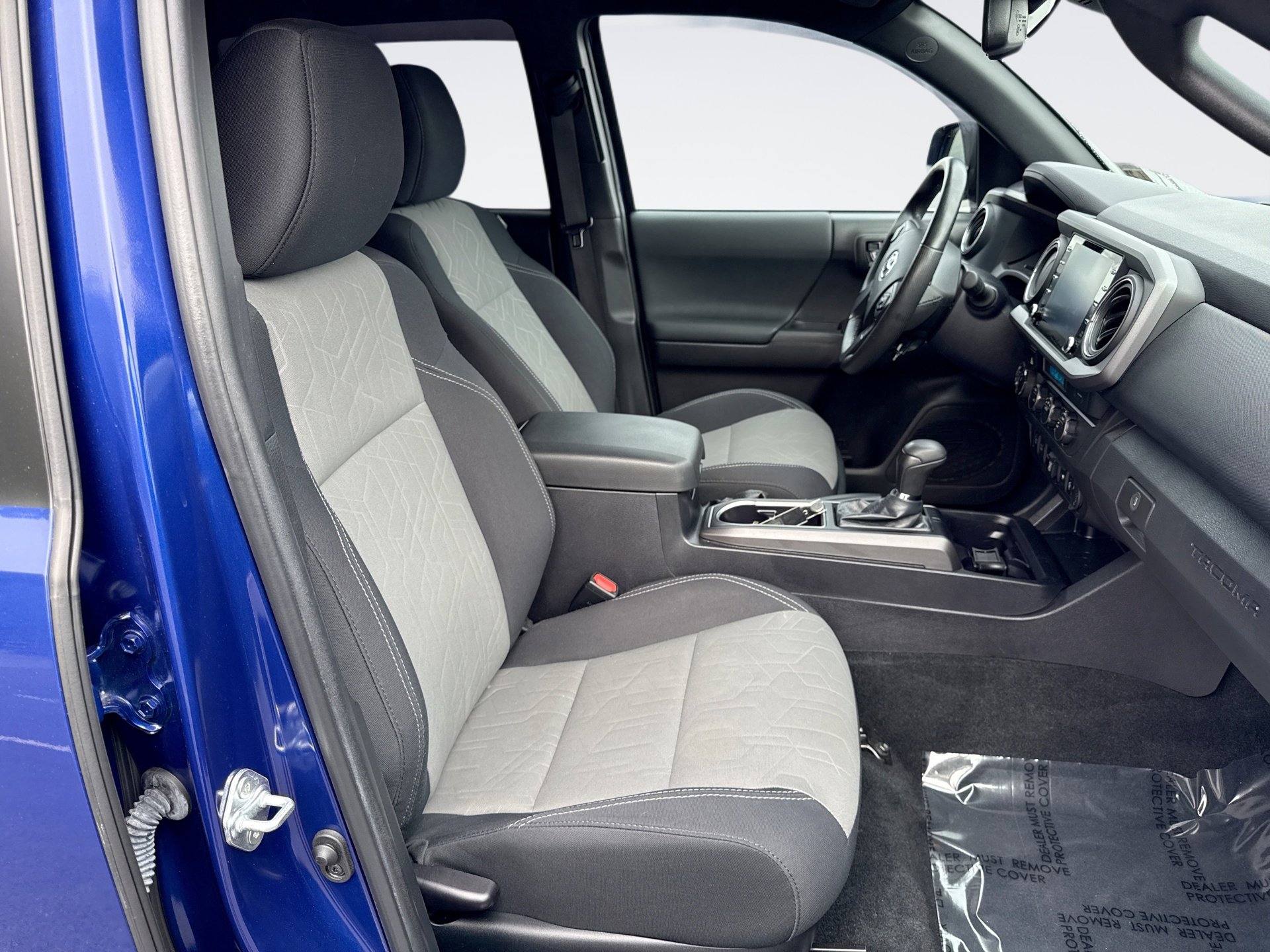 Used 2022 Toyota Tacoma TRD Off-Road image 17