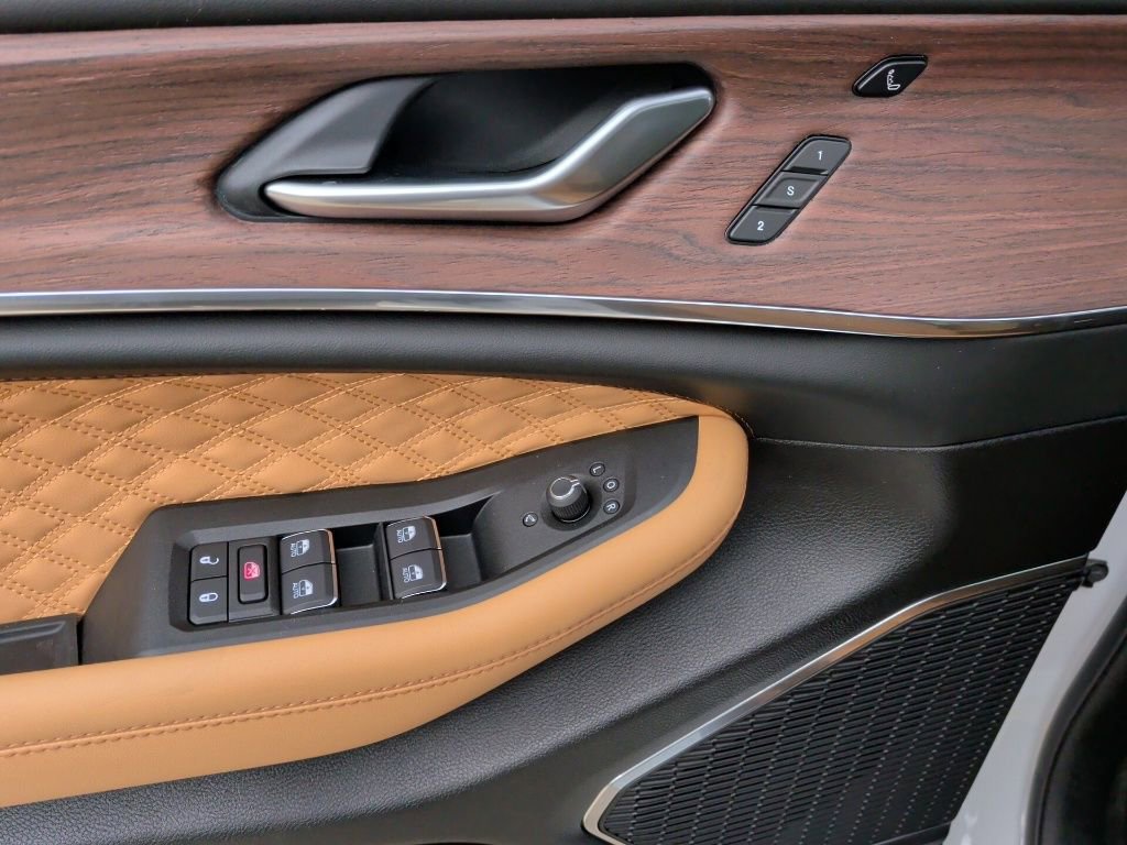 New 2025 Jeep Grand Cherokee Summit image 12