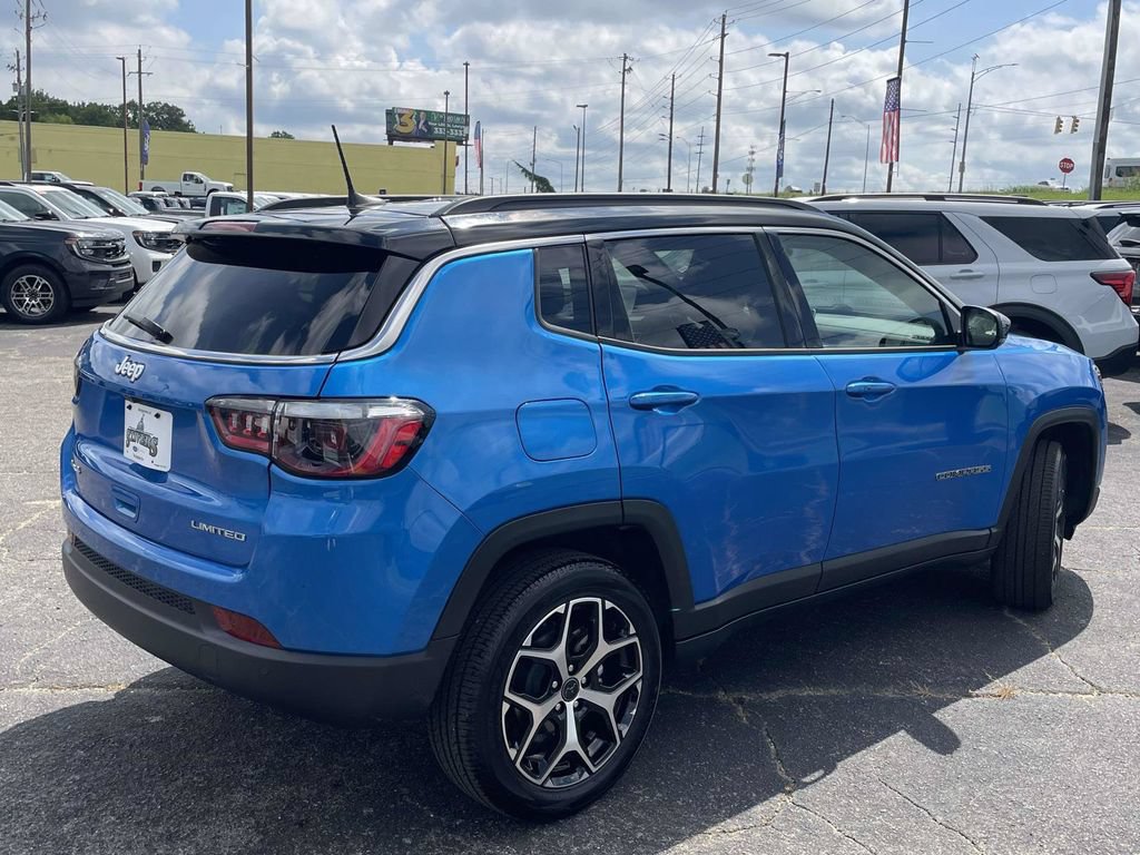 Used 2025 Jeep Compass Limited AWD/4WD image 3
