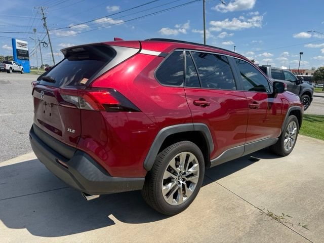 Used 2019 Toyota RAV4 XLE Premium FWD image 12