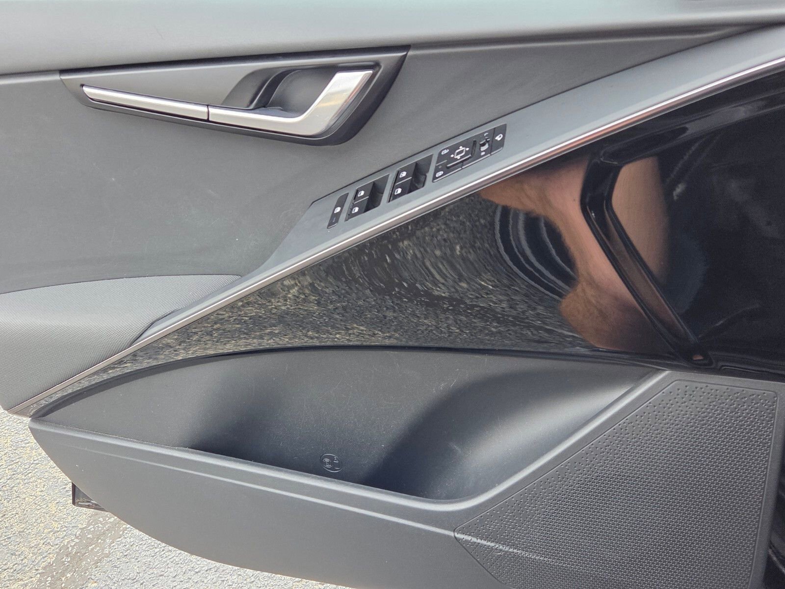 Used 2023 Kia Niro EX Touring image 30