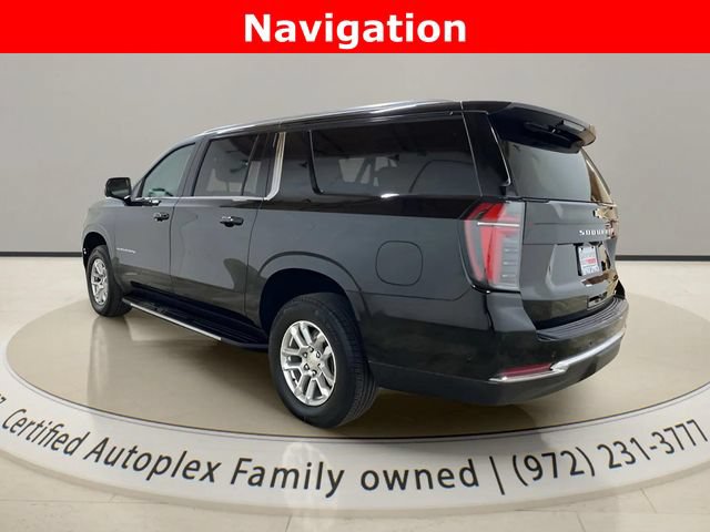 Used 2025 Chevrolet Suburban LT RWD image 3