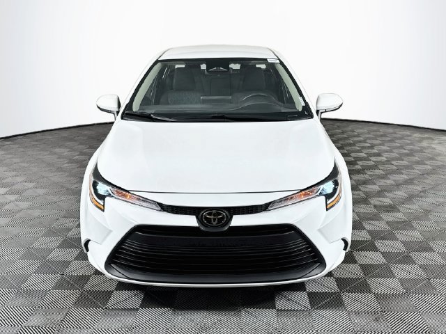 Used 2025 Toyota Corolla LE FWD image 2