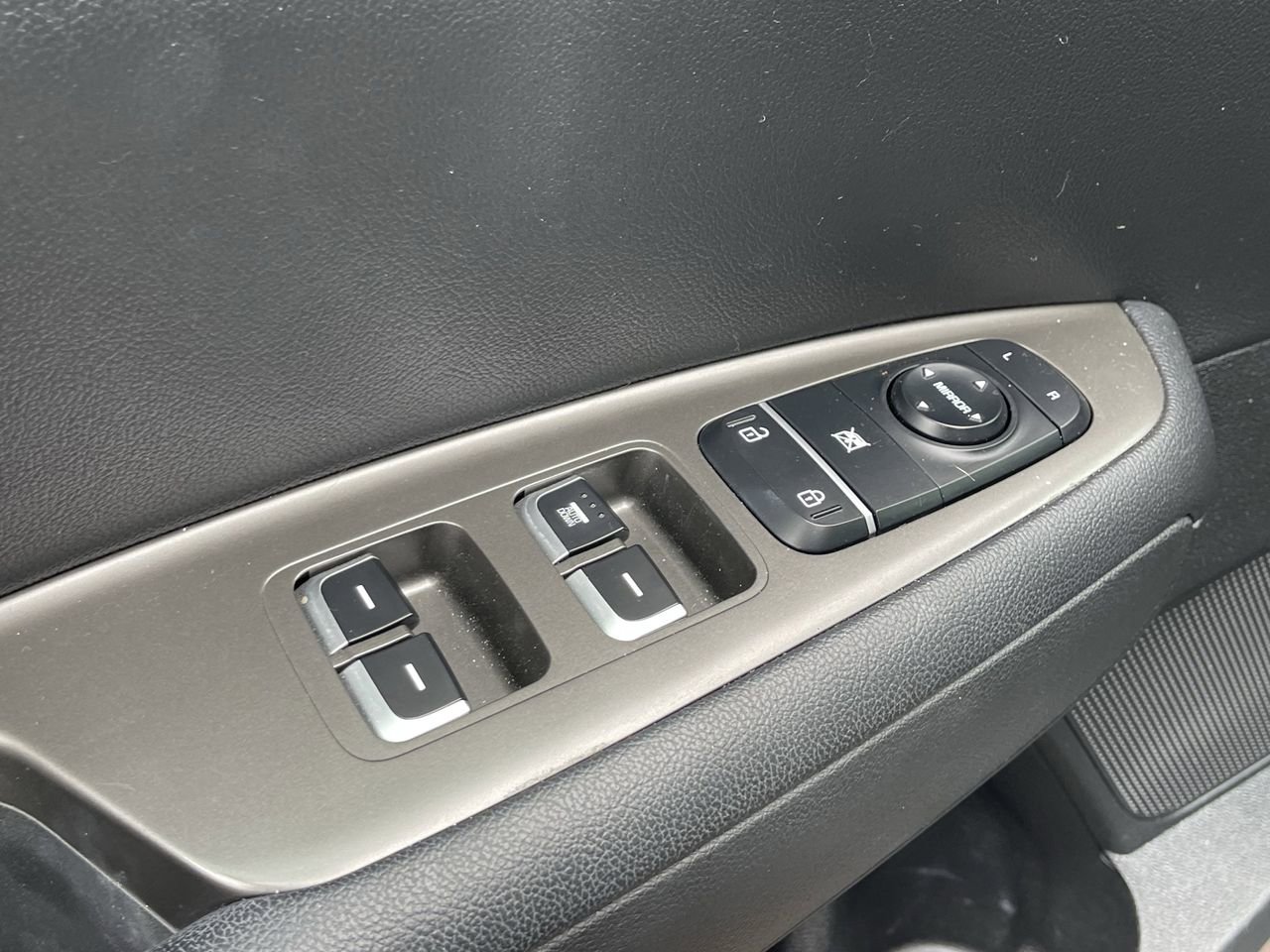 Used 2020 Kia Optima LX image 12