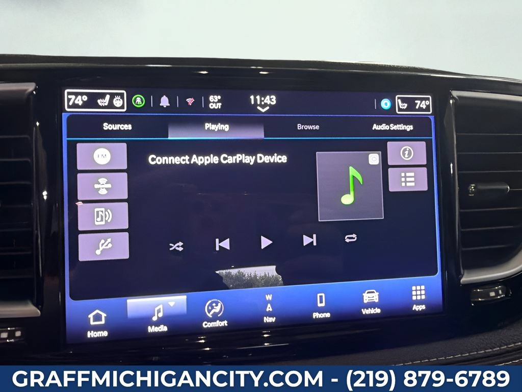 Used 2025 Chrysler Pacifica Limited FWD image 23
