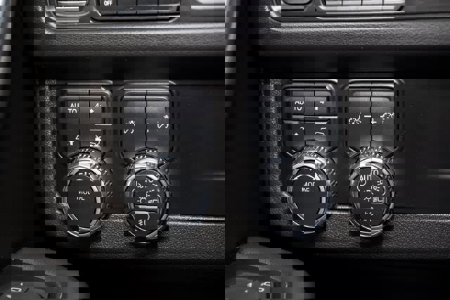 Used 2022 GMC Yukon XL SLE w/ Gmc Pro Safety Plus Package image 32