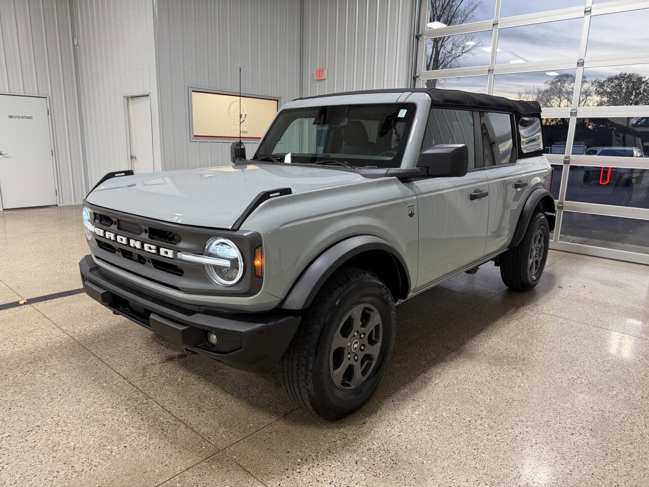 Used 2023 Ford Bronco Big Bend image 2