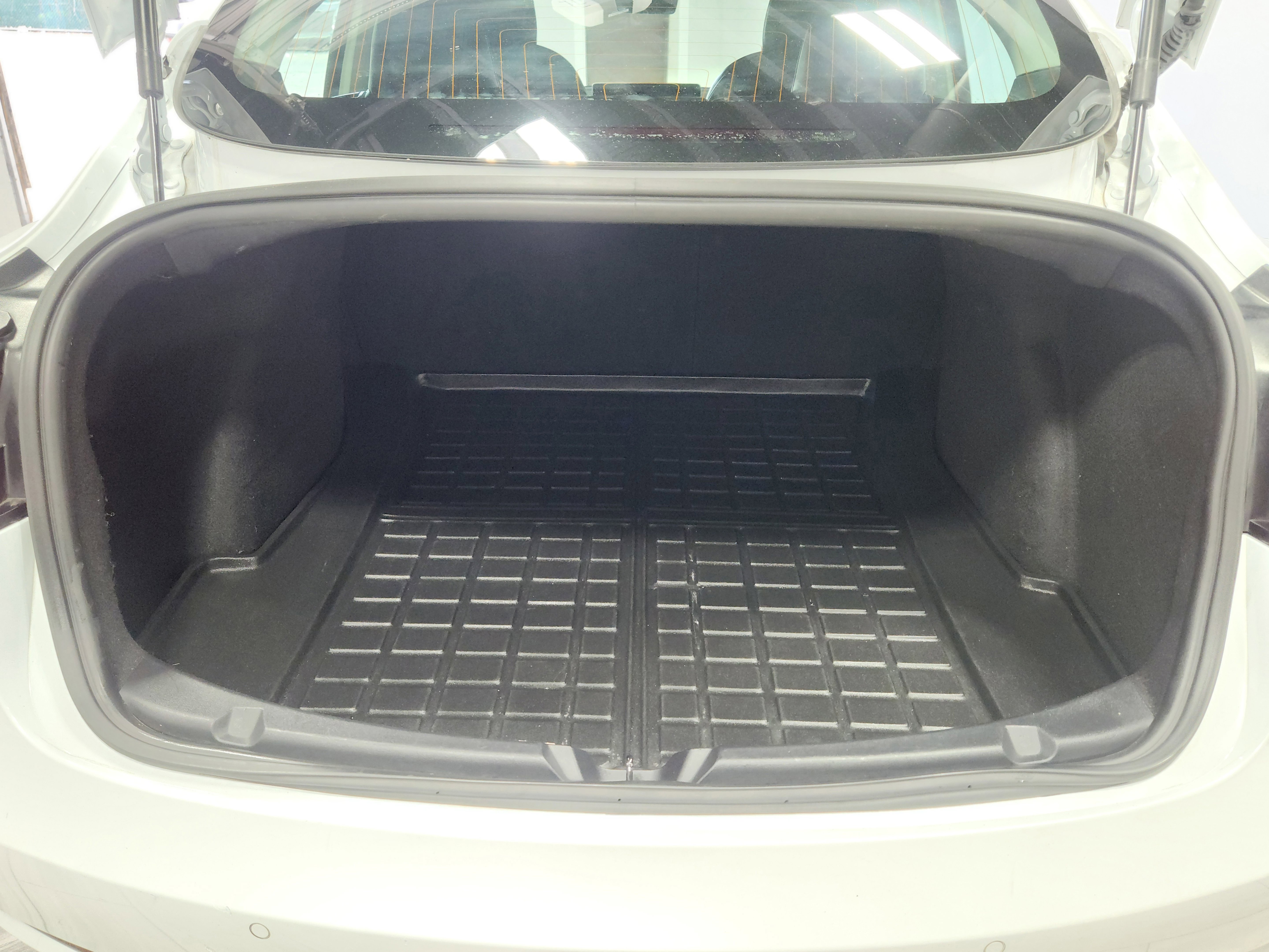 Used 2020 Tesla Model 3 Standard Range RWD image 14