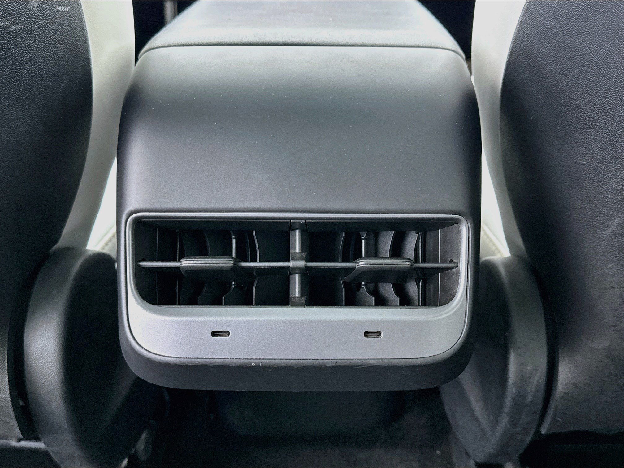 Used 2022 Tesla Model Y Long Range AWD/4WD image 17