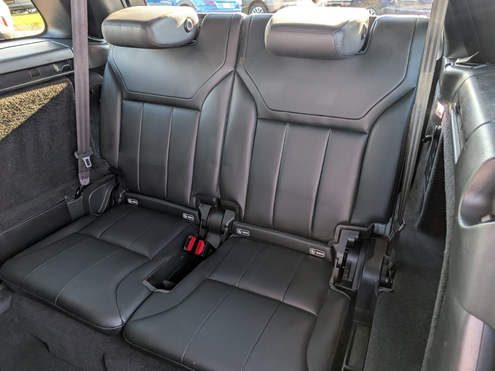 Used 2018 Land Rover Discovery SE AWD/4WD image 13