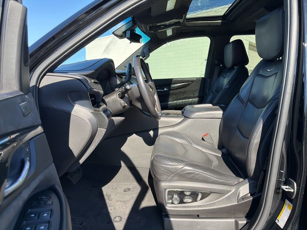 Used 2019 Cadillac Escalade Platinum w/ Escalade Sport Edition AWD/4WD image 19