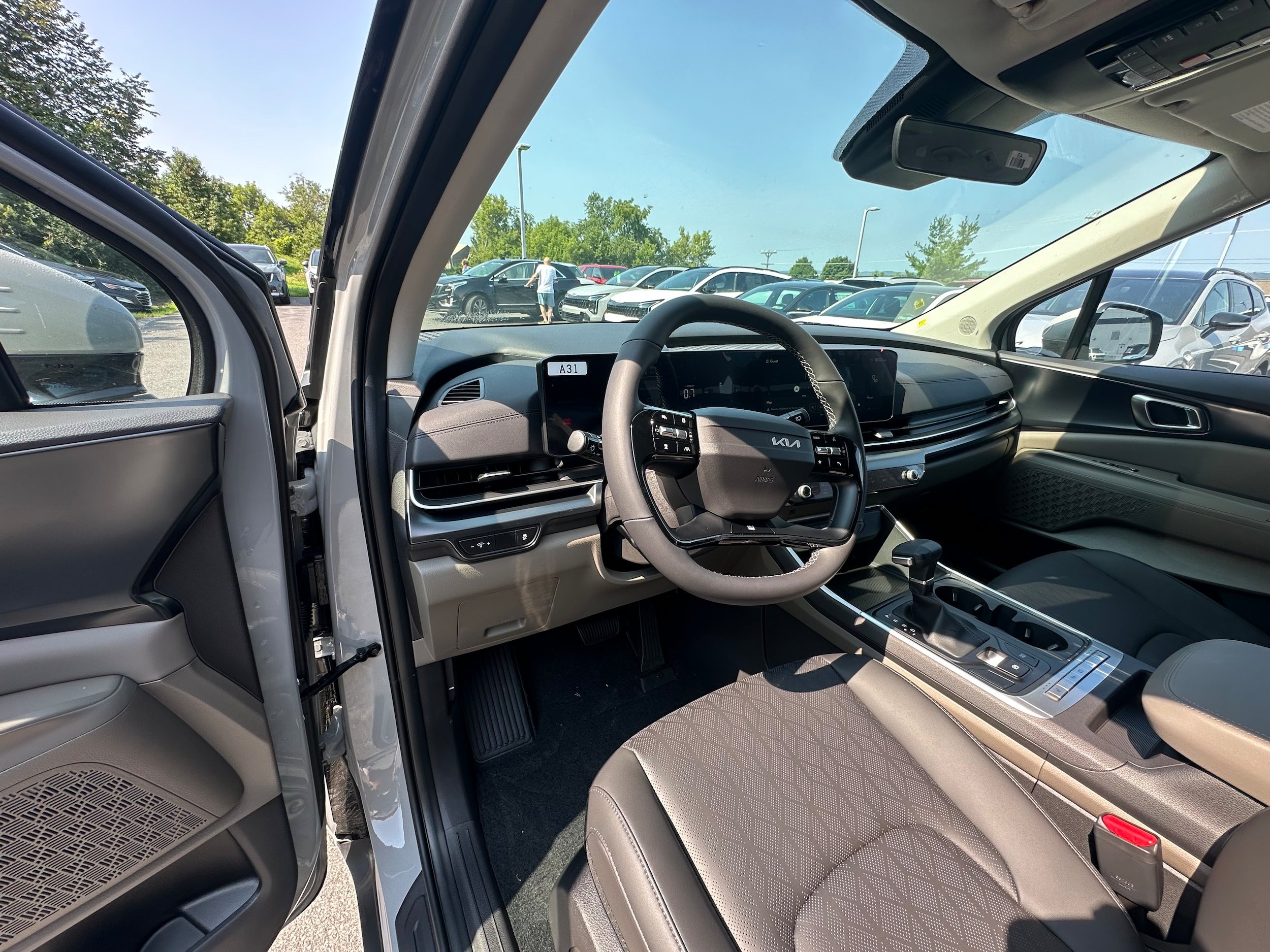 New 2027 Kia Carnival FWD image 24