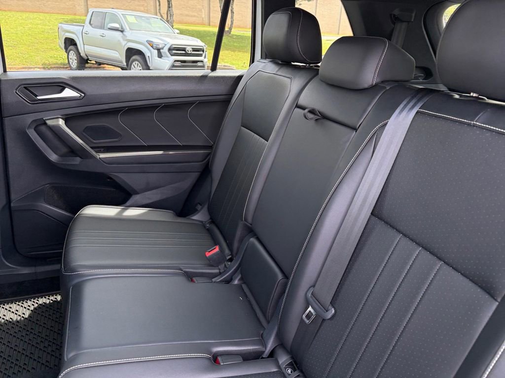 Certified 2024 Volkswagen Tiguan SE R-Line w/ MDO Package, Three-Row FWD image 26