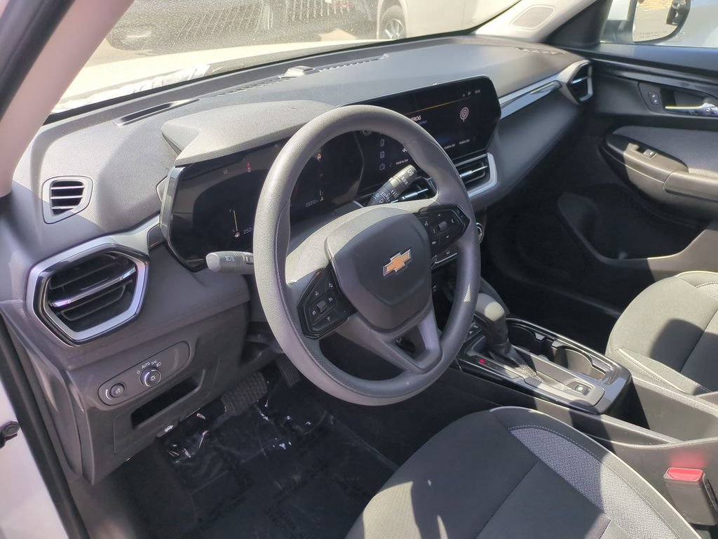 Used 2025 Chevrolet TrailBlazer LT AWD/4WD image 15