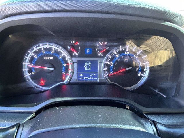 Used 2018 Toyota 4Runner SR5 AWD/4WD image 35