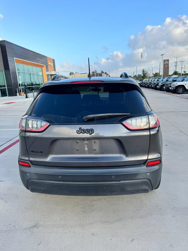 Used 2020 Jeep Cherokee Latitude Plus AWD/4WD image 3